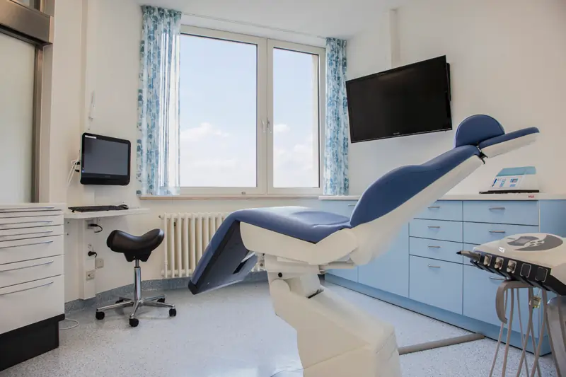 Behandlungsstuhl beim Zahnarzt in Gössenheim
